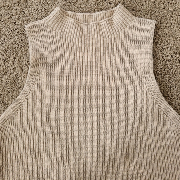 Michael Kors Cream Beige Side Lace Sleeveless Sweater. Size Large. - Picture 11 of 11